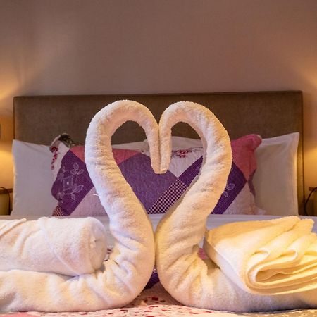 The Hare And Hounds Bed & Breakfast Fulbeck Exterior photo